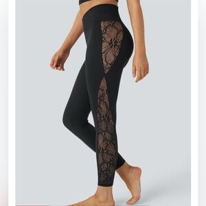 NWT SoftlyZero™ High Waisted Crossover Contrast Lace Pocket Yoga Leggings size L